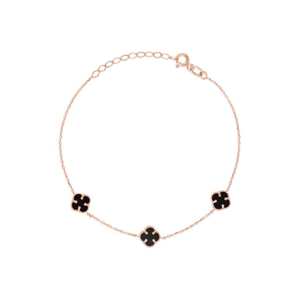 Клевер на золотом браслете