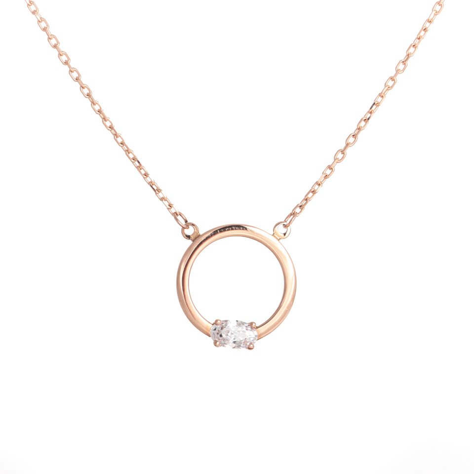 Kett ripatsiga "Ring"