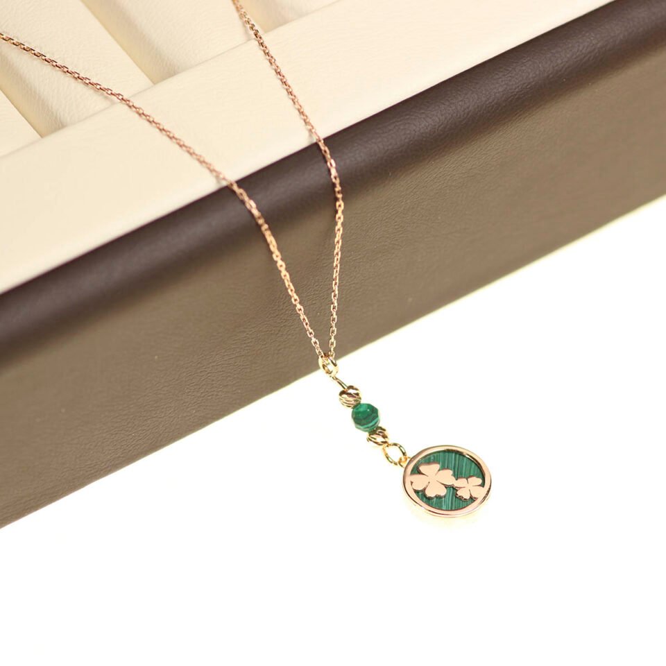 Chain with pendant Flowers