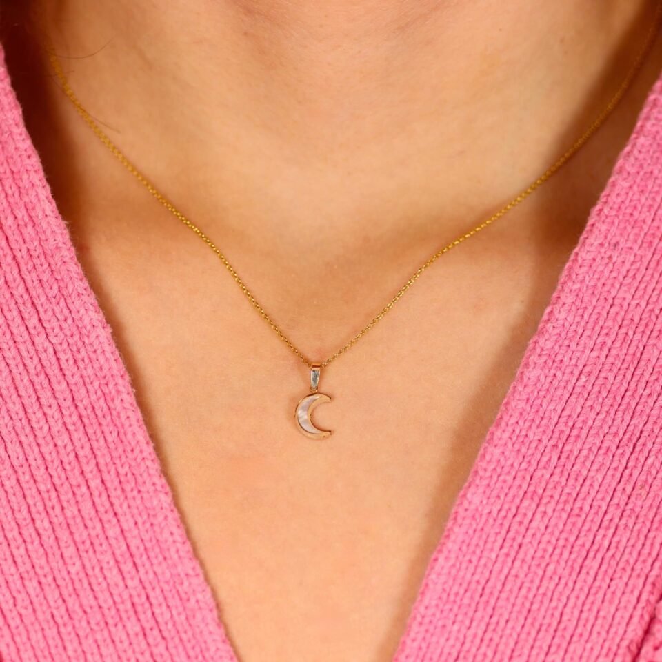 Золотая цепочка с подвеской "Перламутровая луна"