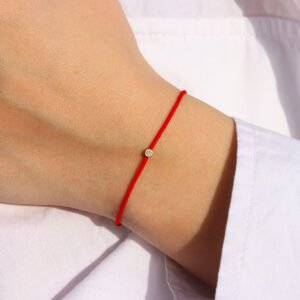 Sarkana diega aproce ar dimantu