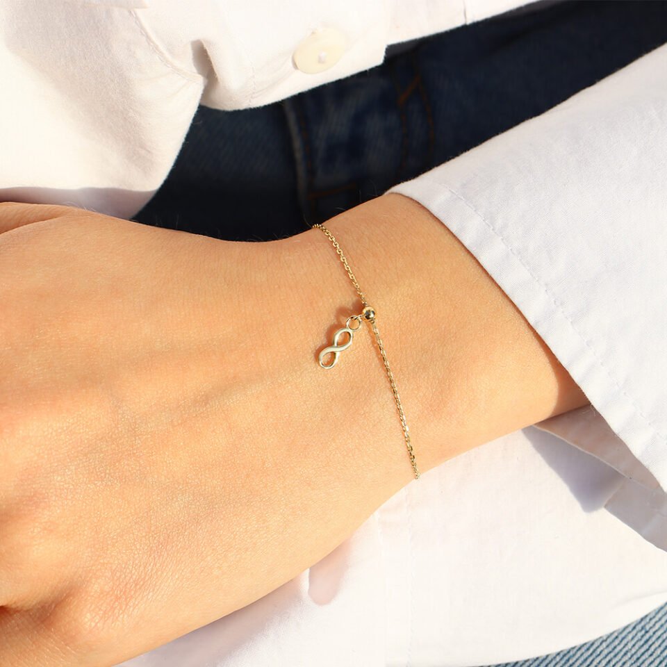 Золотой браслет "Бесконечность"