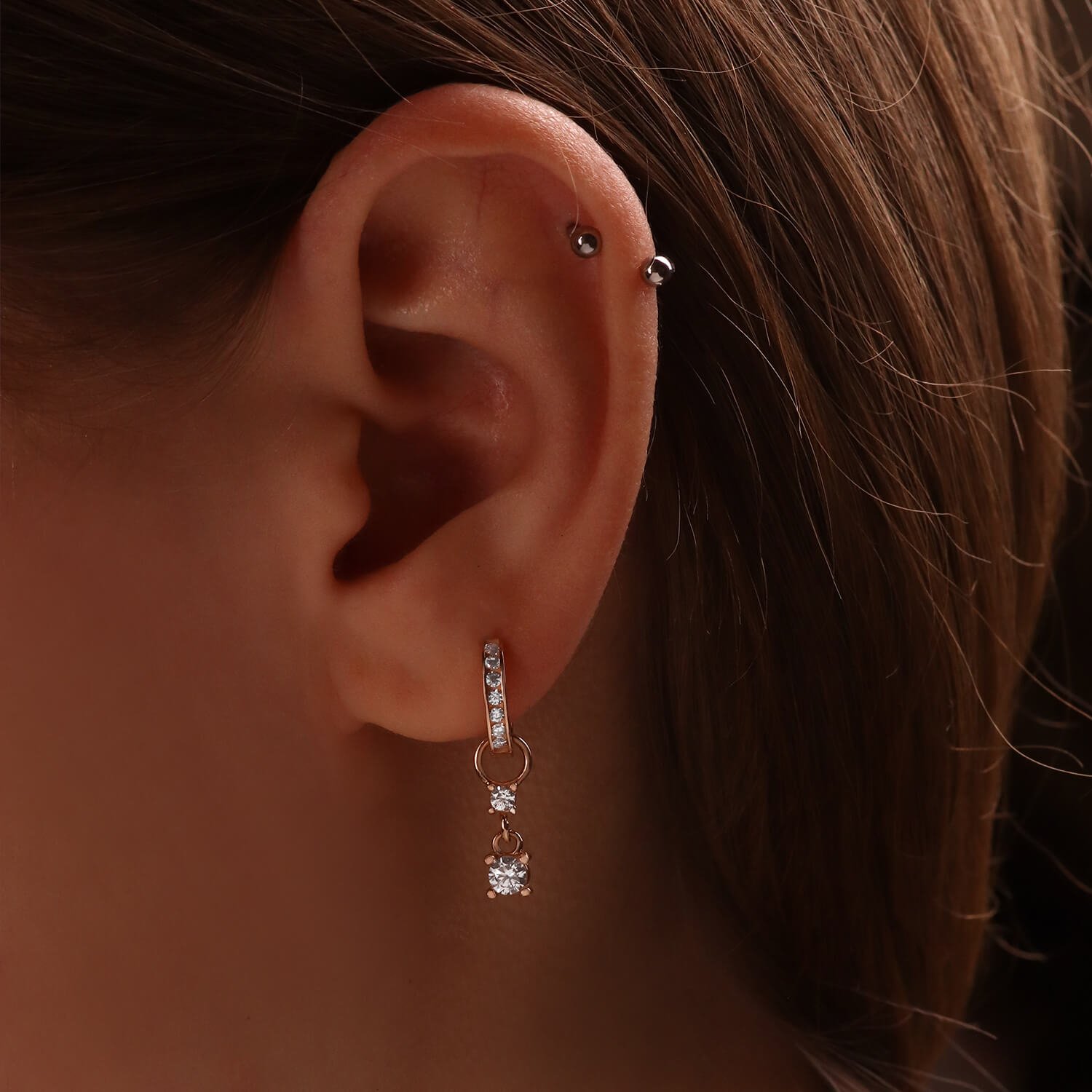 Rippkõrvarõngas rõngaga kõrvas