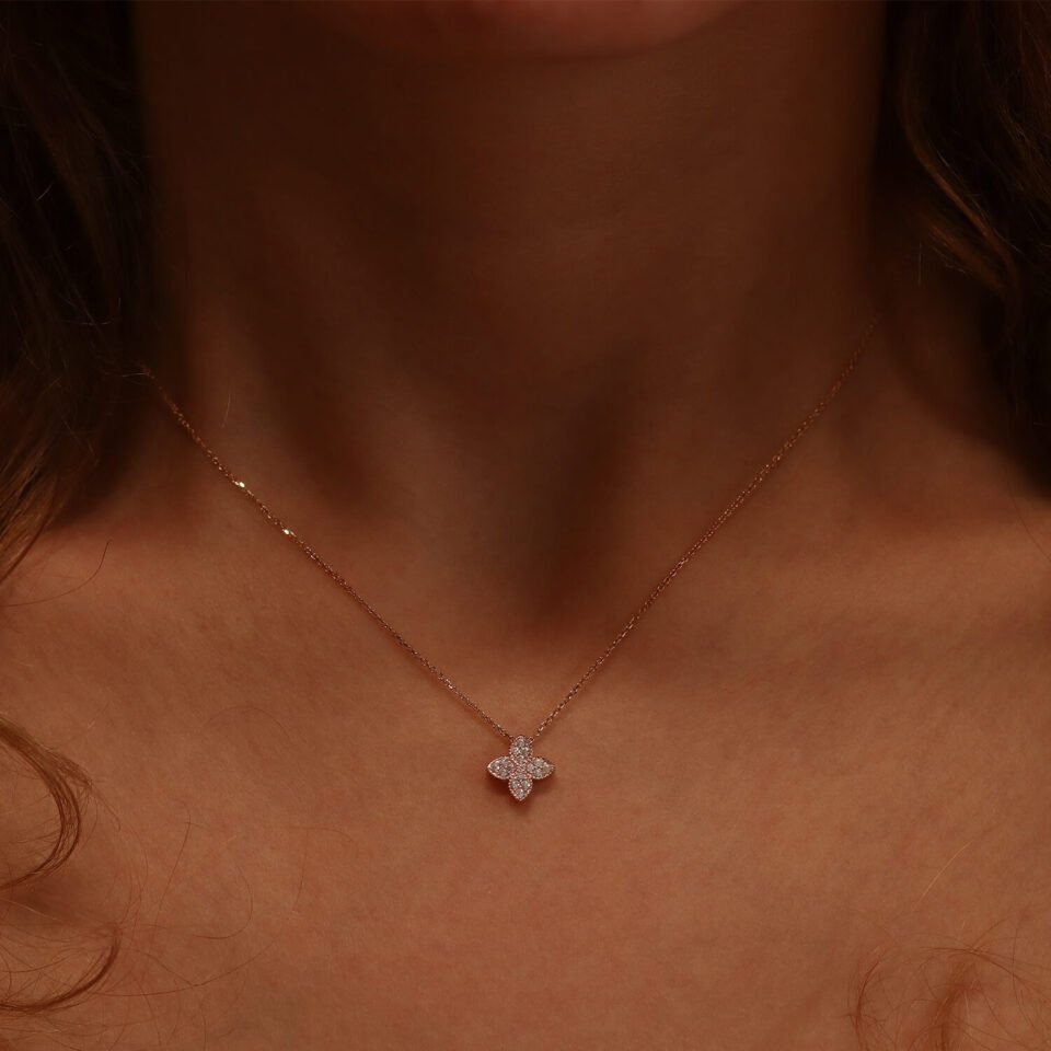 Złoty łańcuszek z zawieszką "Koniczynka z cyrkoniami" na szyję