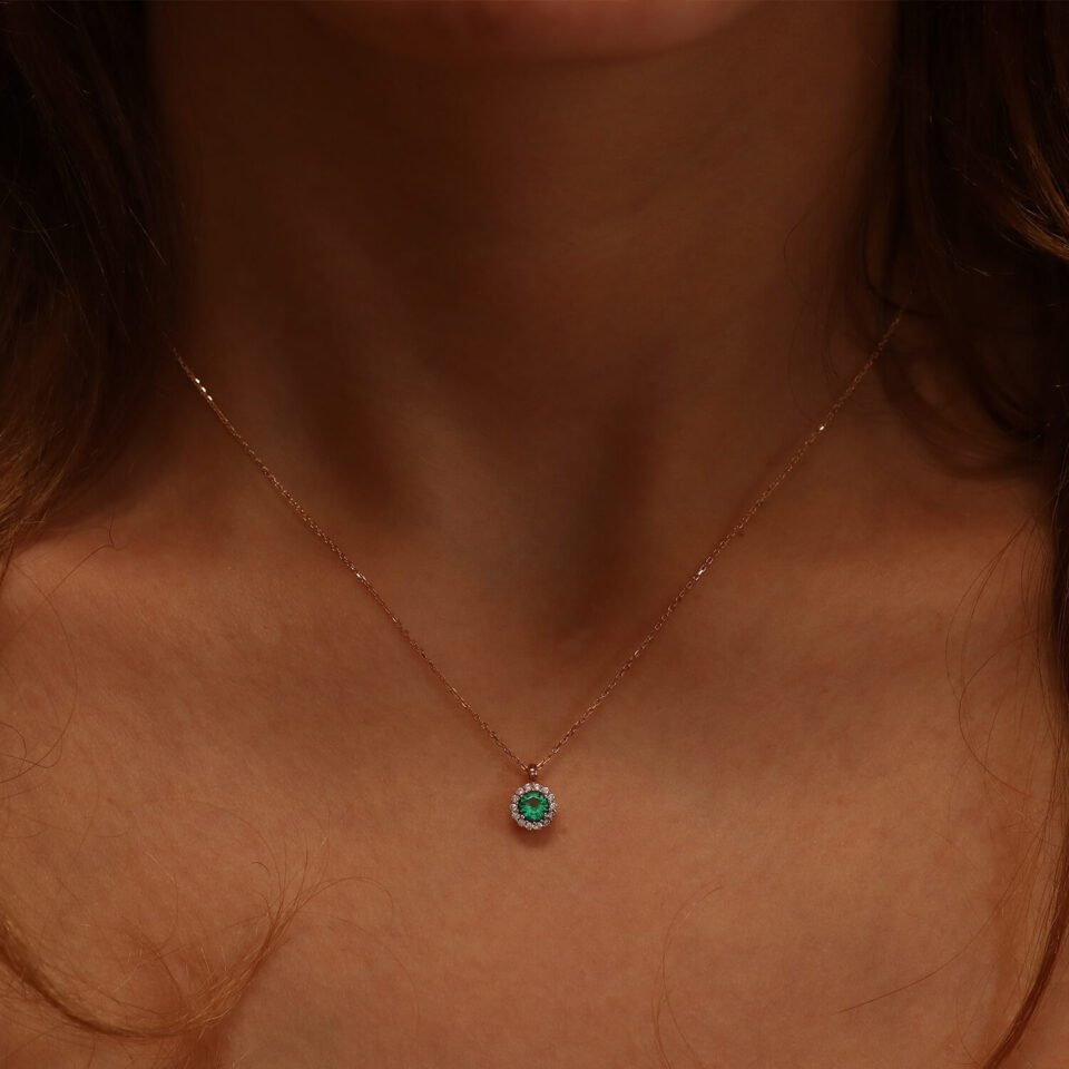 Goldkette mit grünem Zirkonanhänger