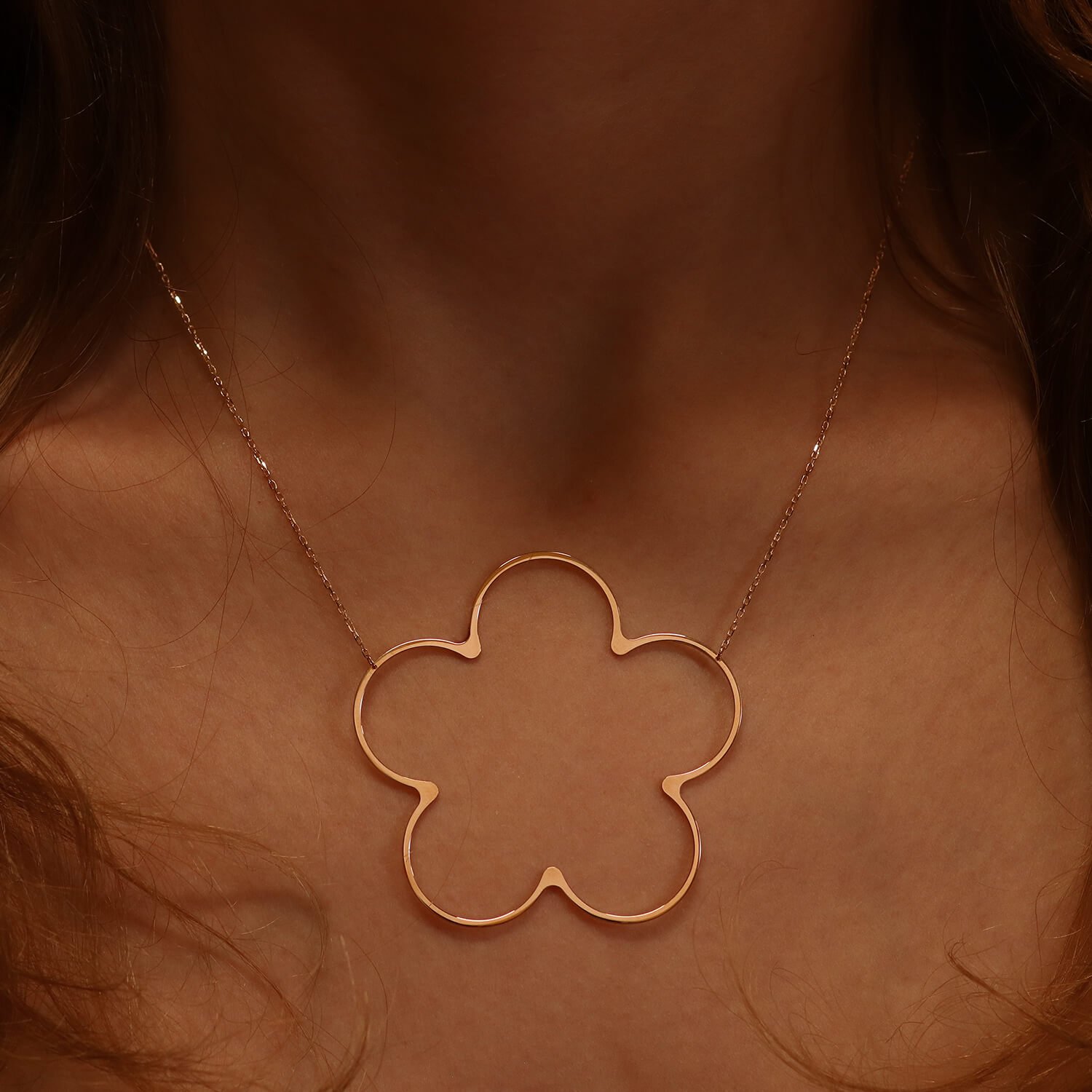 Złoty łańcuszek z zawieszką "Duży kwiat" na szyję