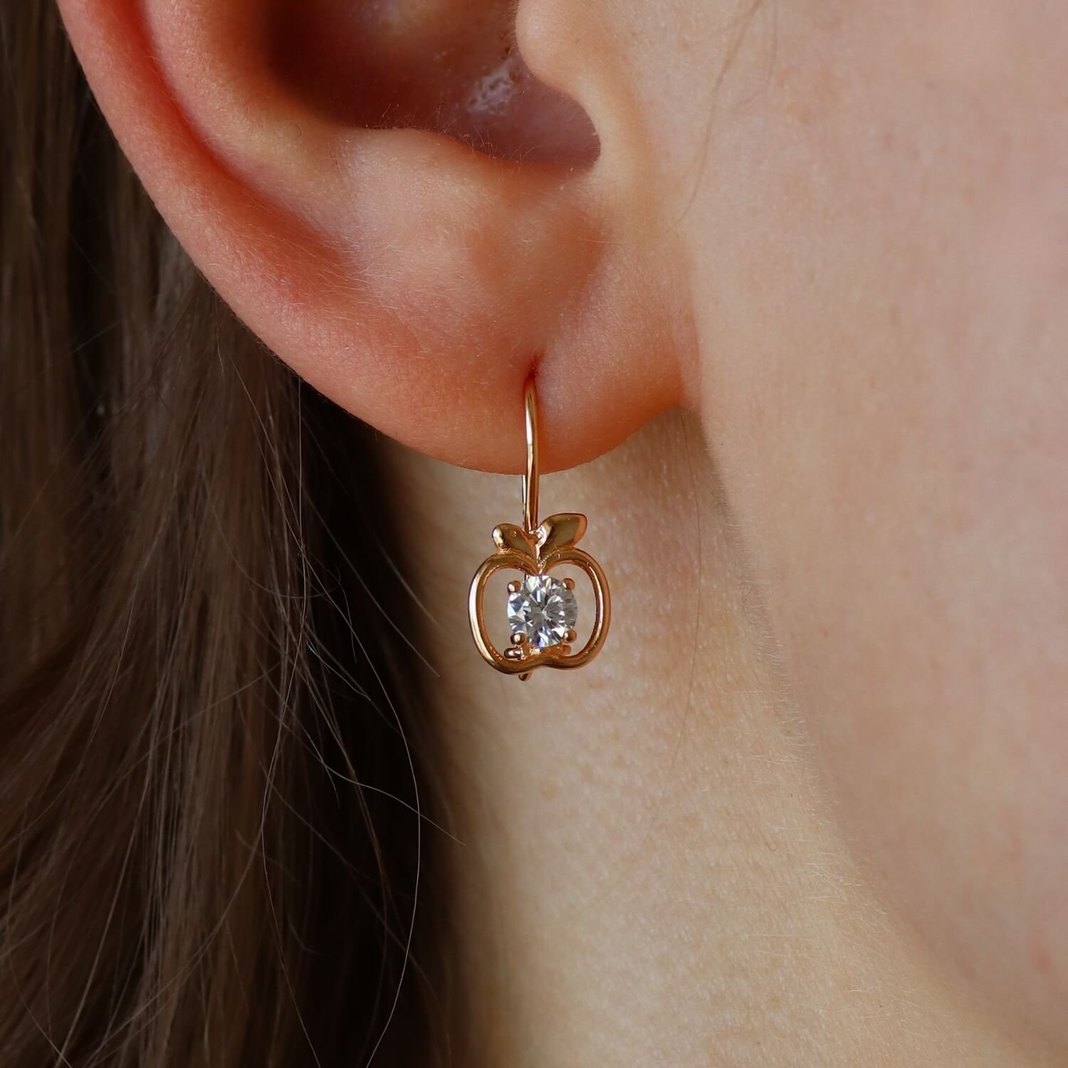 Kuldsed kõrvarõngad tsirkooniumoksiididega