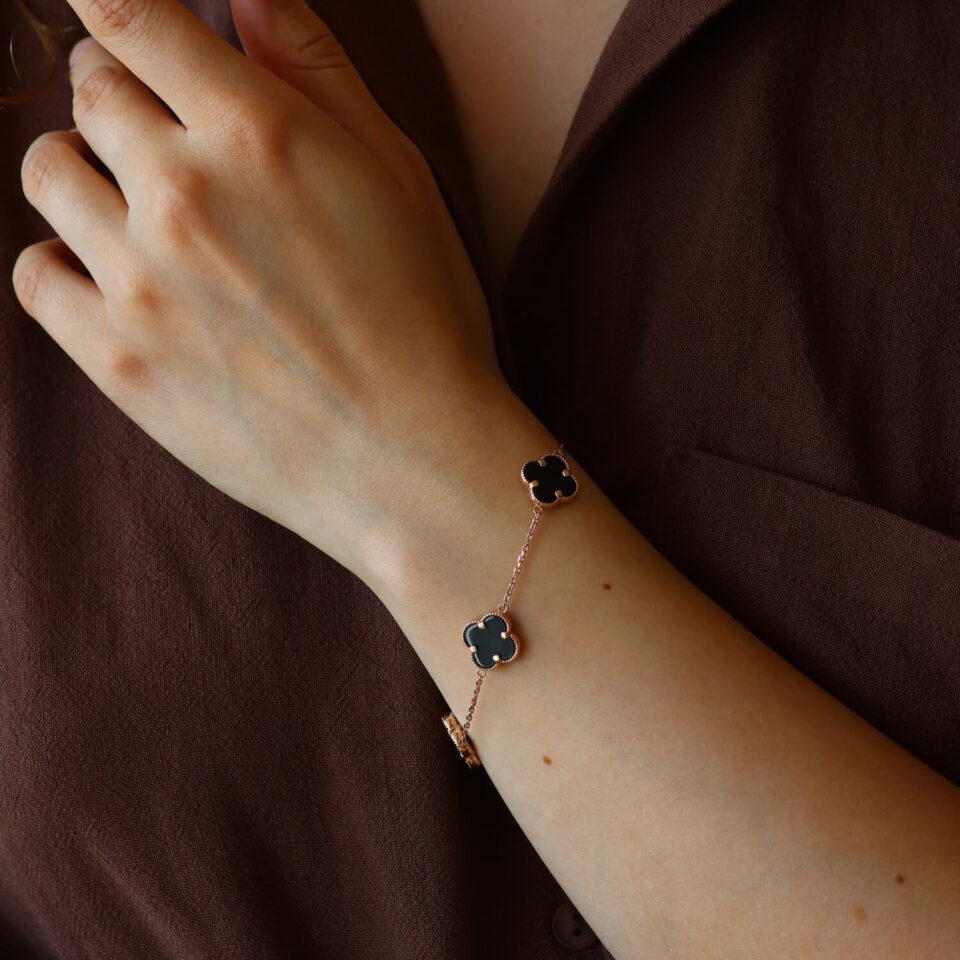 Kuldkäevõru mustade ristikutega (oonüks)