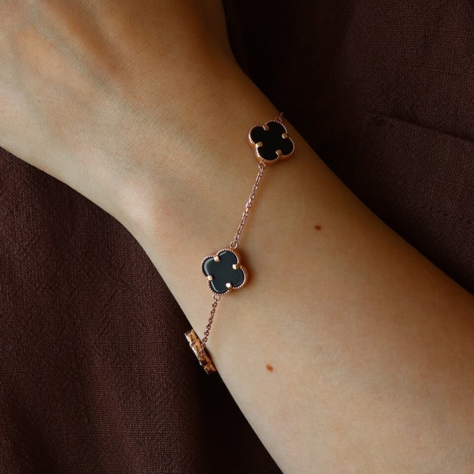 Kuldkäevõru mustade ristikutega (oonüks)