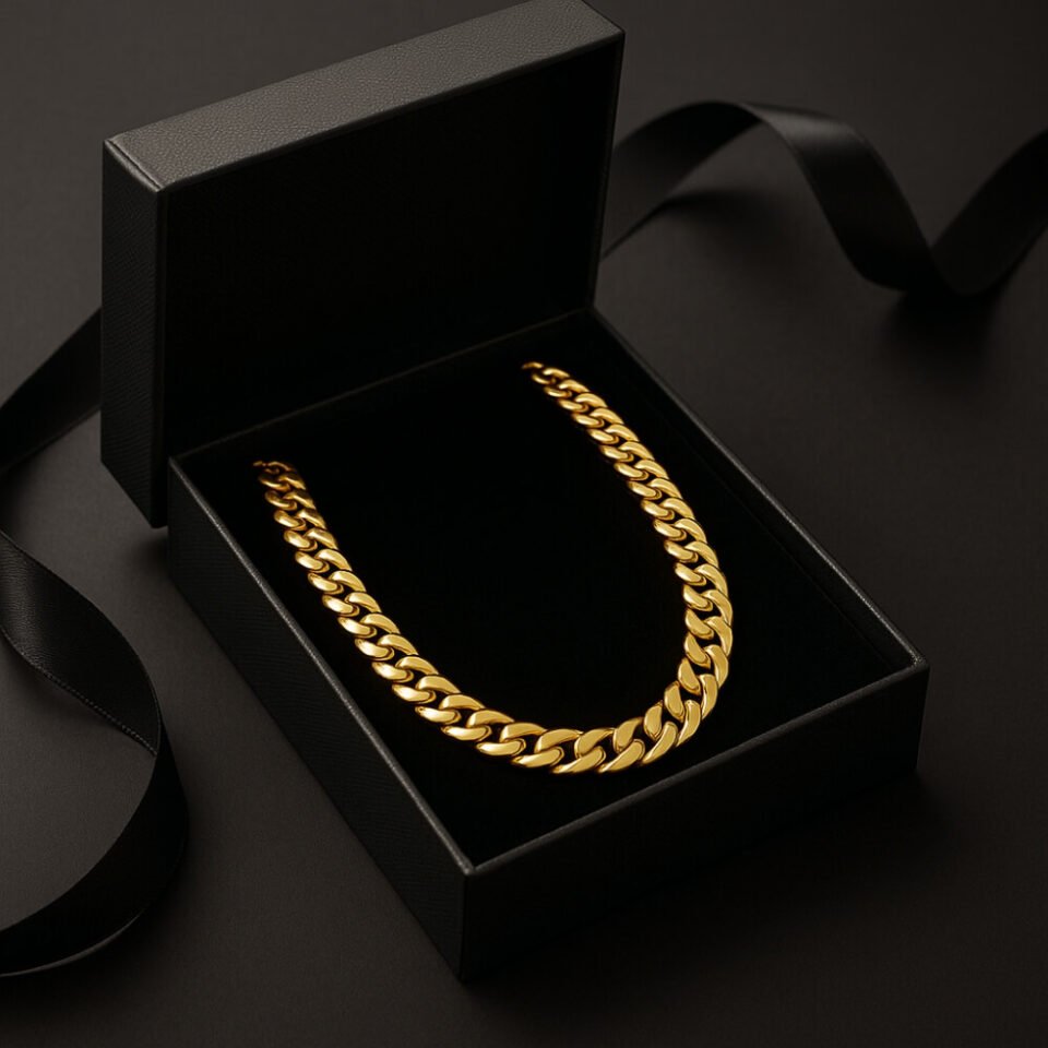 Auksinės vyriškos grandinėlės ant kaklo