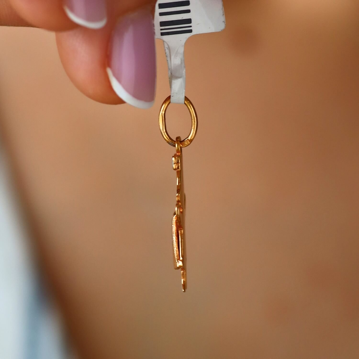 Kuldne ripats "Tüdruk ristikuga"