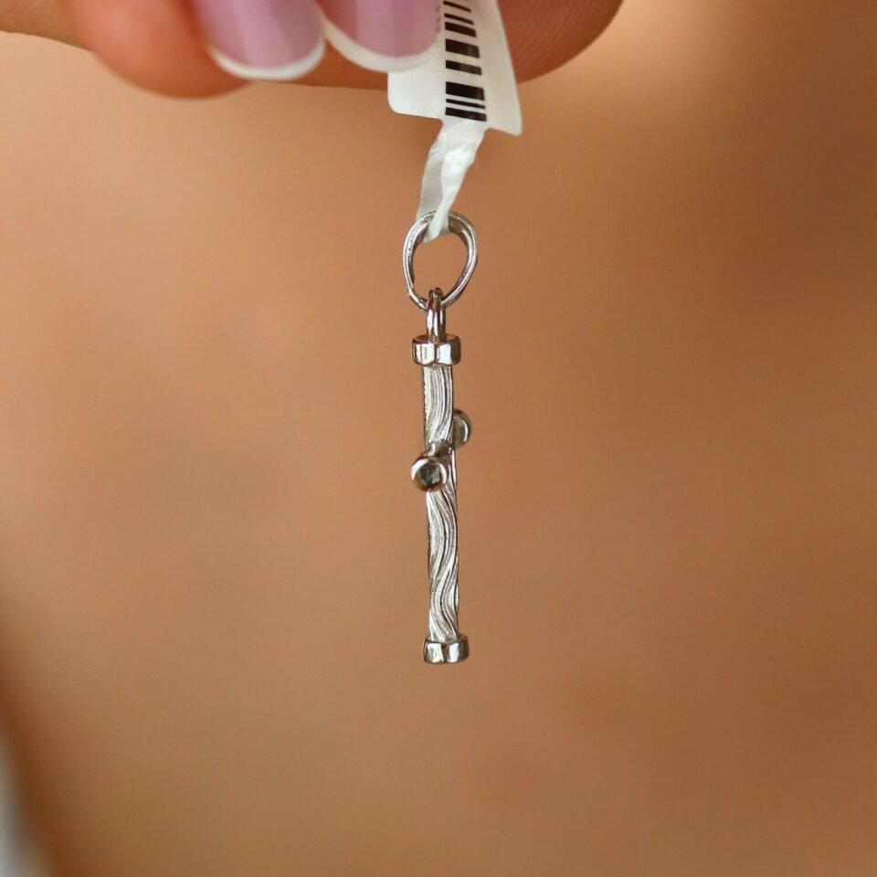 Valgest kullast ripats "Rist"