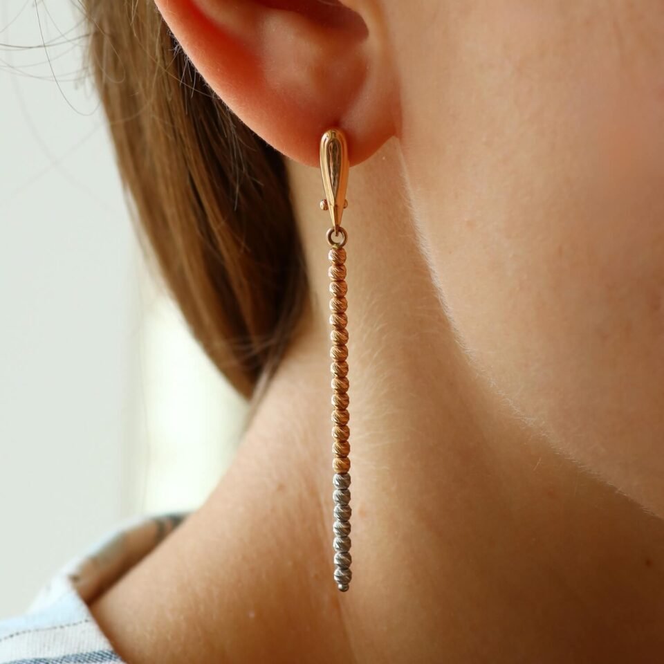 Pikad kuldsed kõrvarõngad